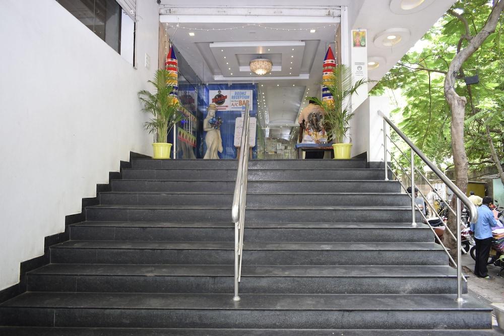 Hotel Sumith Palace Pondicherry Ngoại thất bức ảnh